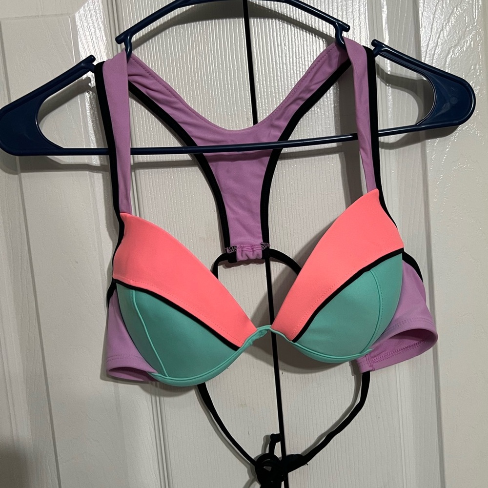 Wired bikini top